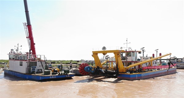 全液压2000流量斗轮式抽沙清淤船服务东营黄河口航道清淤项目如何施工