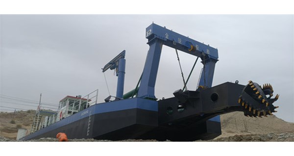 东洋海科建造电动挖泥船安装现场