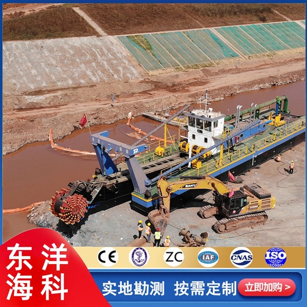 挖泥船
